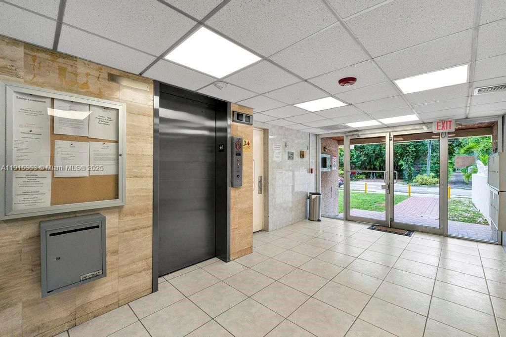 待售: $165,000 (1 贝兹, 1 浴室, 696 平方英尺)