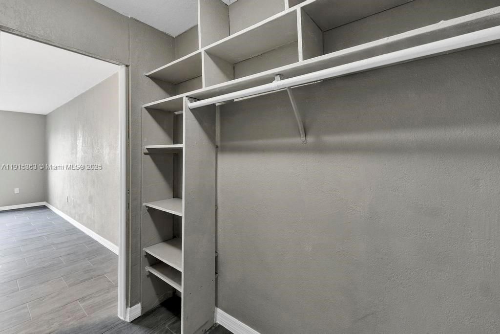 待售: $165,000 (1 贝兹, 1 浴室, 696 平方英尺)