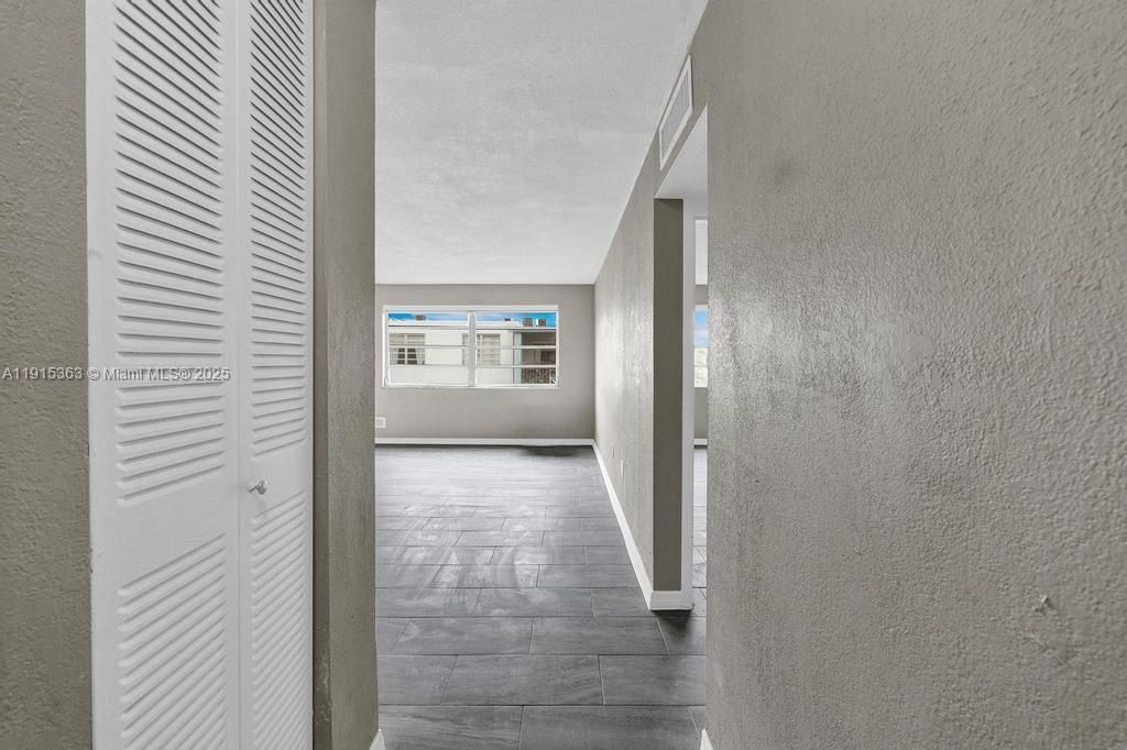 待售: $165,000 (1 贝兹, 1 浴室, 696 平方英尺)