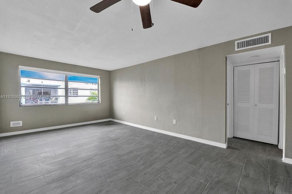 待售: $165,000 (1 贝兹, 1 浴室, 696 平方英尺)