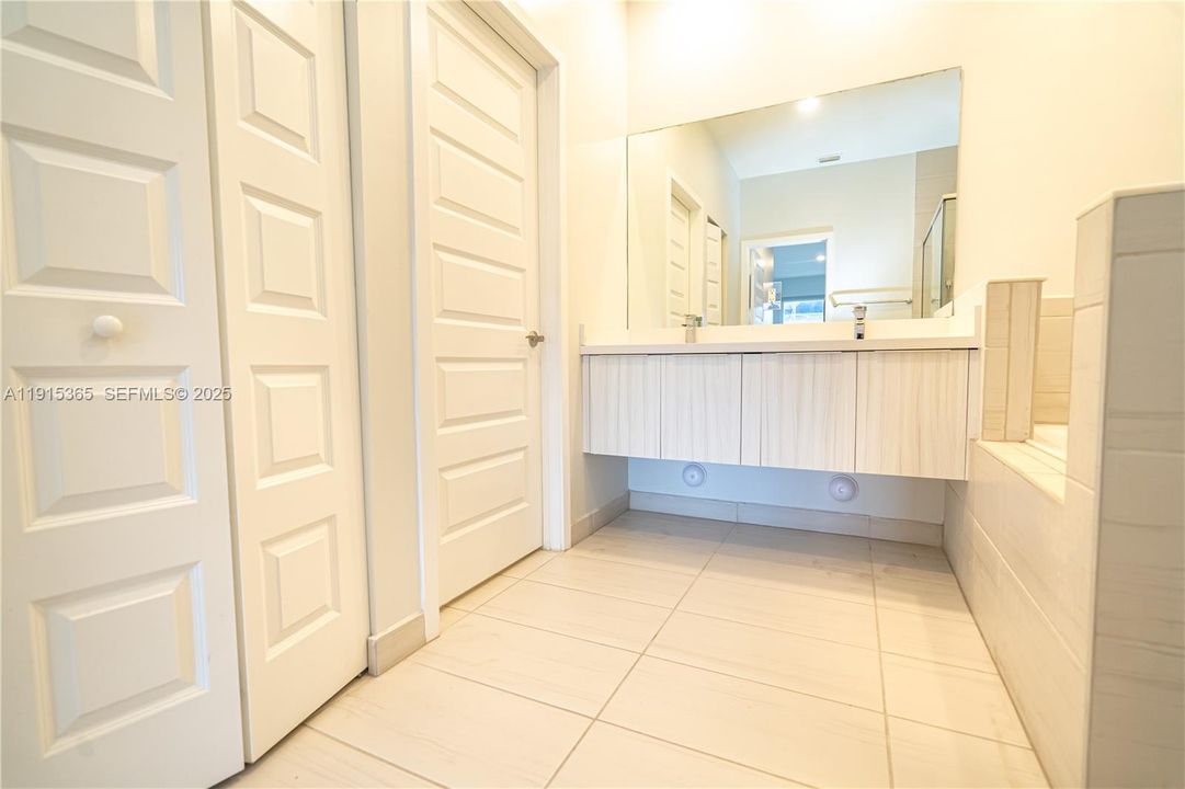 En Venta: $830,000 (4 camas, 3 baños, 2020 Pies cuadrados)