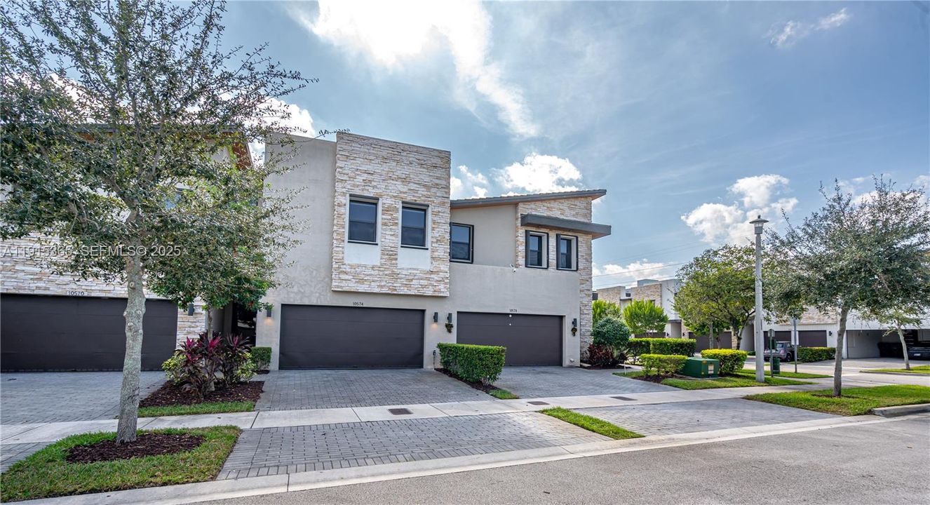 For Sale: $830,000 (4 beds, 3 baths, 2020 Square Feet)