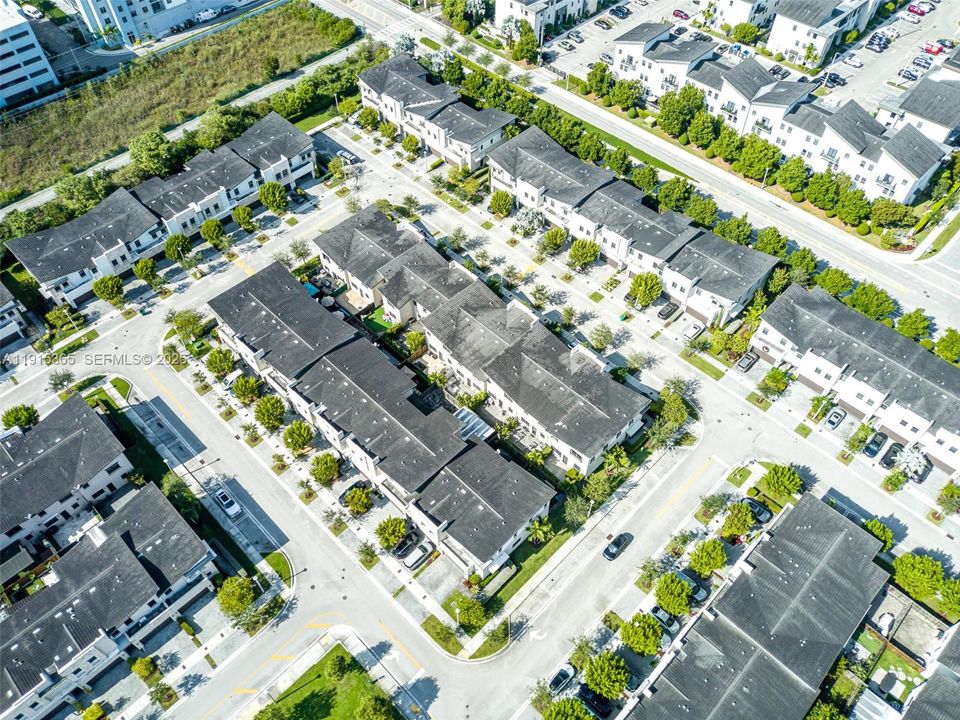 En Venta: $830,000 (4 camas, 3 baños, 2020 Pies cuadrados)