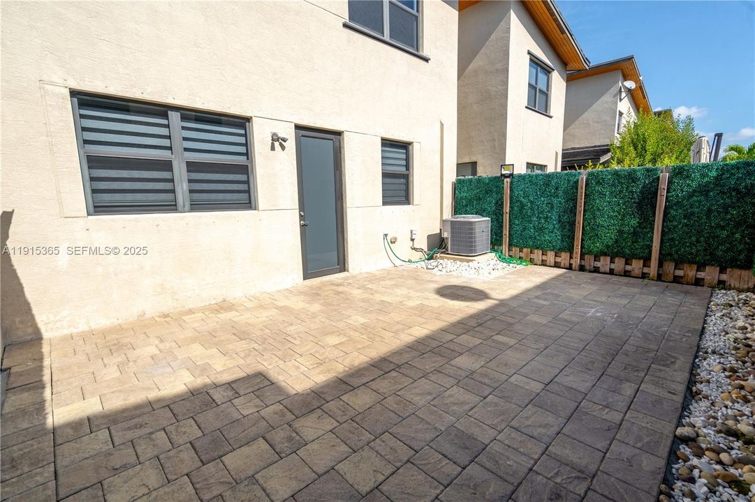 For Sale: $830,000 (4 beds, 3 baths, 2020 Square Feet)