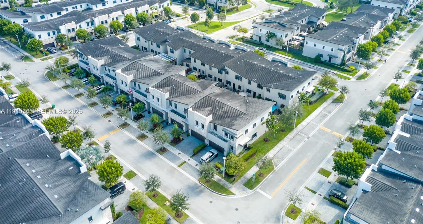 En Venta: $830,000 (4 camas, 3 baños, 2020 Pies cuadrados)