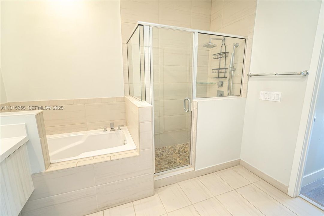 En Venta: $830,000 (4 camas, 3 baños, 2020 Pies cuadrados)