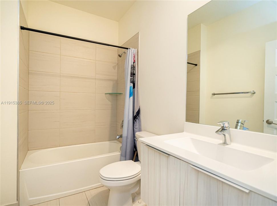 En Venta: $830,000 (4 camas, 3 baños, 2020 Pies cuadrados)