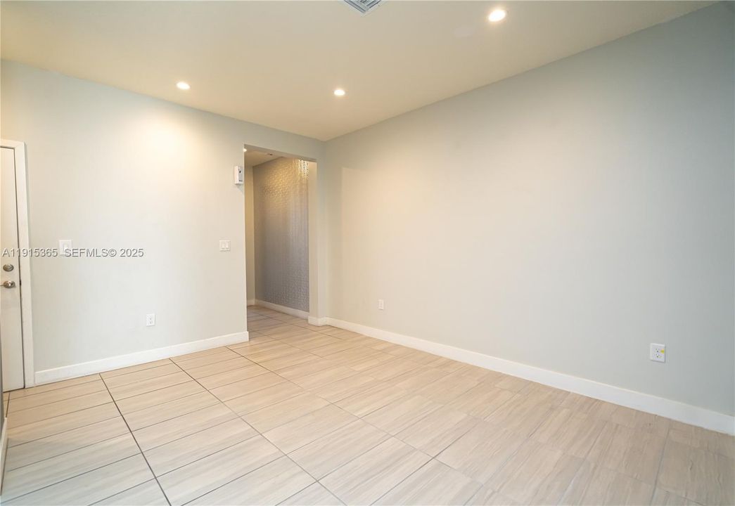 En Venta: $830,000 (4 camas, 3 baños, 2020 Pies cuadrados)