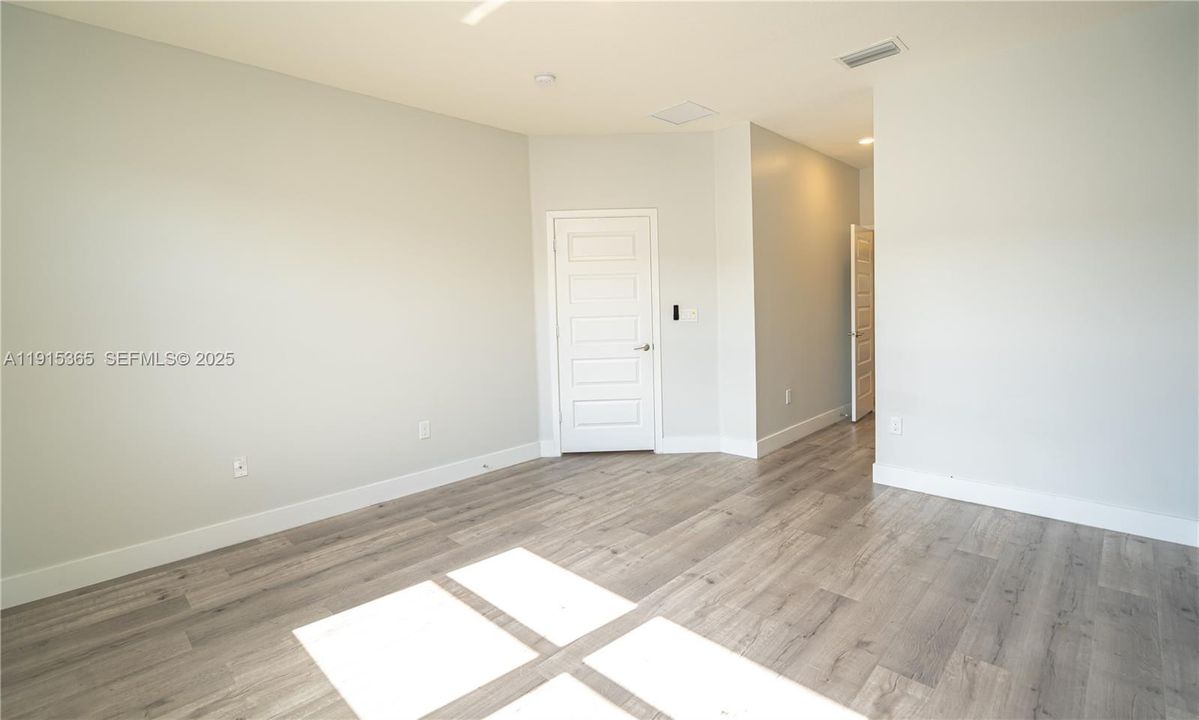 En Venta: $830,000 (4 camas, 3 baños, 2020 Pies cuadrados)