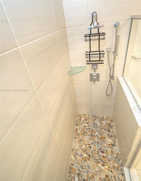 En Venta: $830,000 (4 camas, 3 baños, 2020 Pies cuadrados)