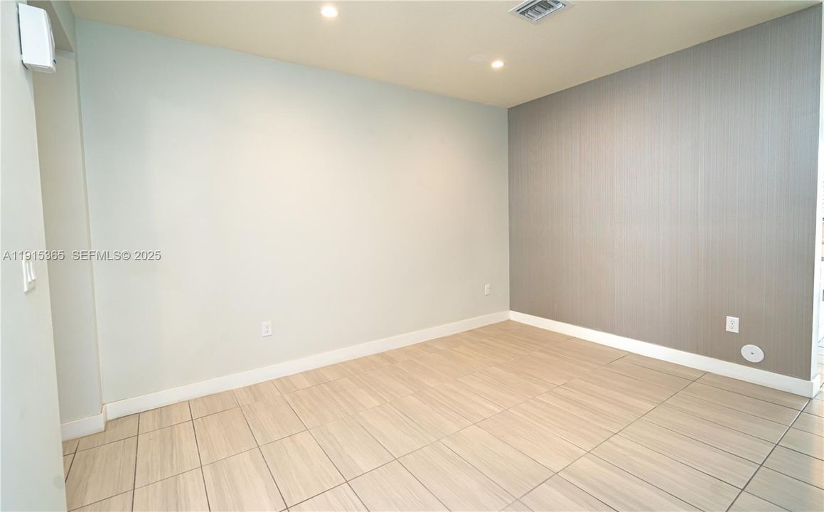 En Venta: $830,000 (4 camas, 3 baños, 2020 Pies cuadrados)