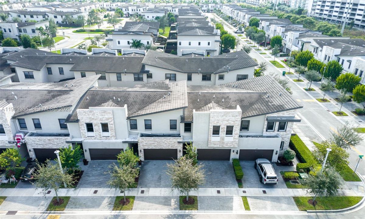 En Venta: $830,000 (4 camas, 3 baños, 2020 Pies cuadrados)