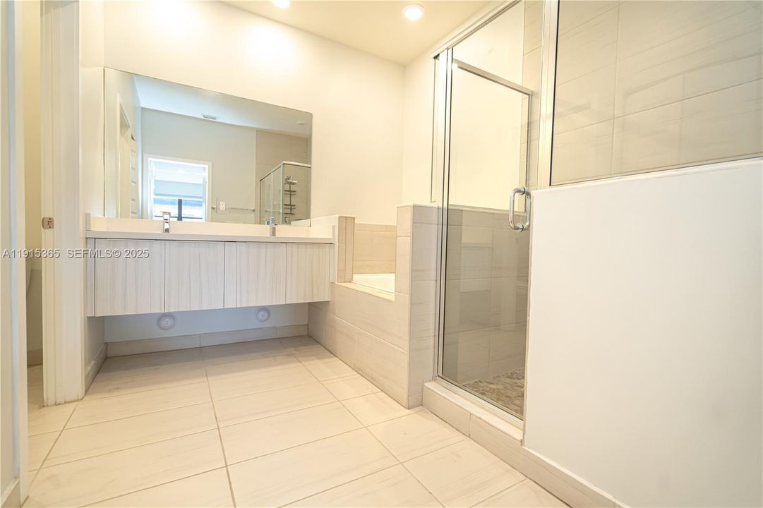 En Venta: $830,000 (4 camas, 3 baños, 2020 Pies cuadrados)