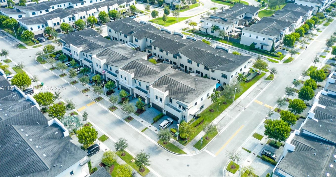 En Venta: $830,000 (4 camas, 3 baños, 2020 Pies cuadrados)