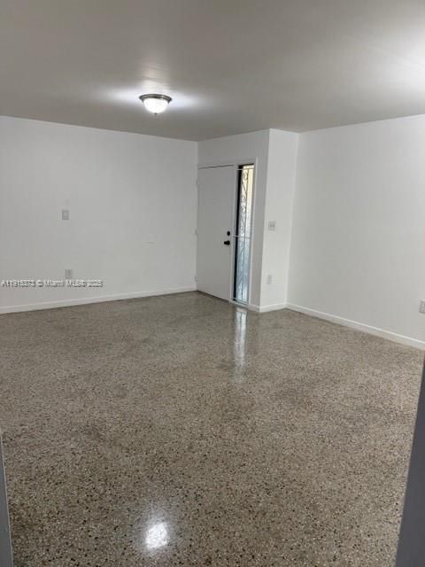 For Rent: $1,900 (2 beds, 1 baths, 900 Square Feet)