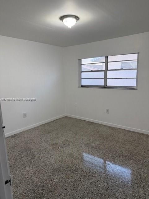 For Rent: $1,900 (2 beds, 1 baths, 900 Square Feet)