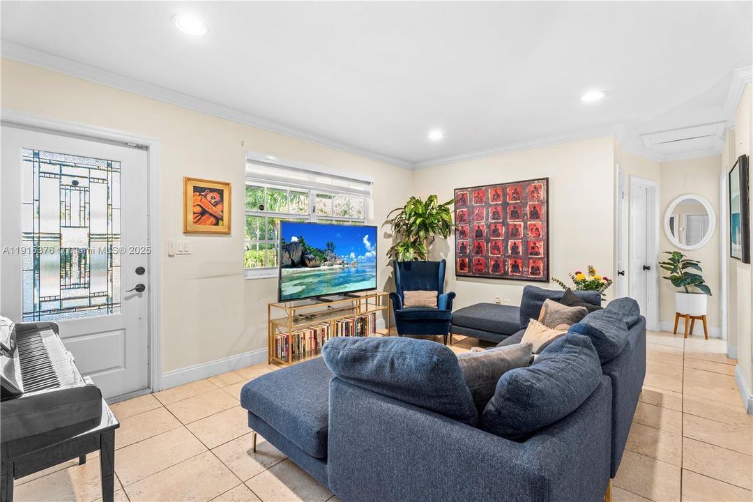 На продажу: $760,000 (3 спален, 2 ванн, 1114 Квадратных фут)