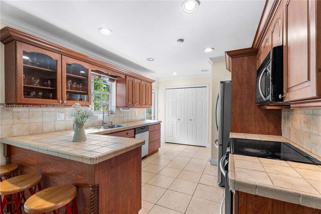 На продажу: $760,000 (3 спален, 2 ванн, 1114 Квадратных фут)