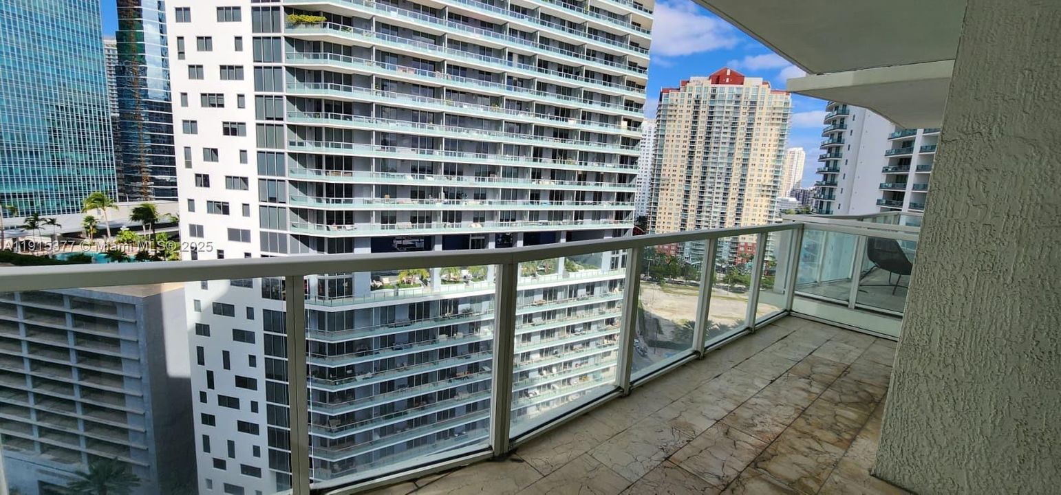 For Rent: $2,950 (1 beds, 1 baths, 820 Square Feet)