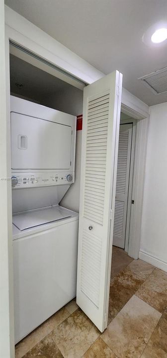 For Rent: $2,950 (1 beds, 1 baths, 820 Square Feet)