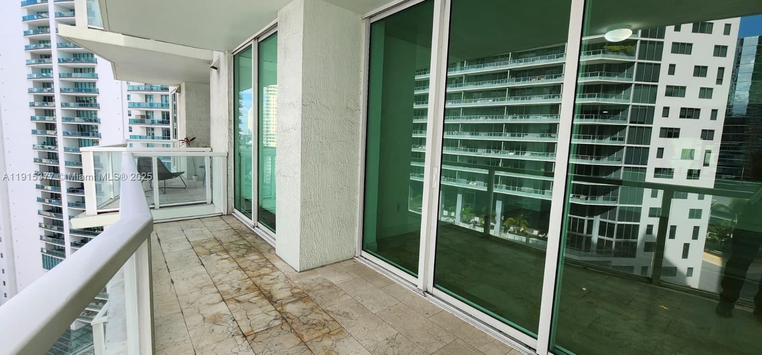 For Rent: $2,950 (1 beds, 1 baths, 820 Square Feet)