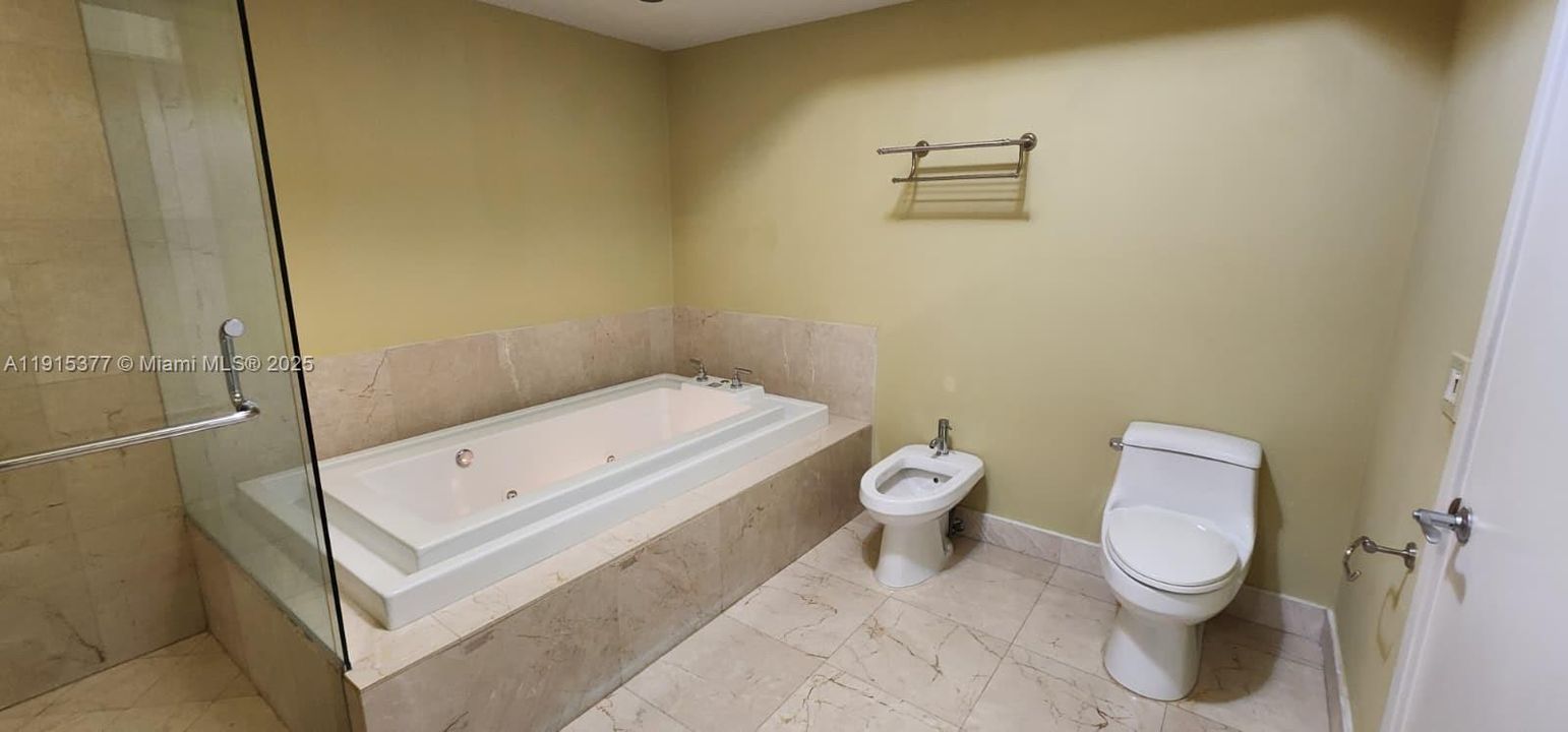 For Rent: $2,950 (1 beds, 1 baths, 820 Square Feet)