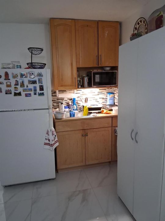 For Rent: $1,300 (1 beds, 1 baths, 1449 Square Feet)