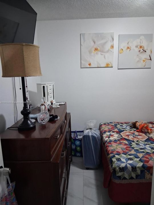 For Rent: $1,300 (1 beds, 1 baths, 1449 Square Feet)