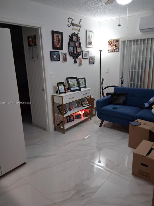 For Rent: $1,300 (1 beds, 1 baths, 1449 Square Feet)