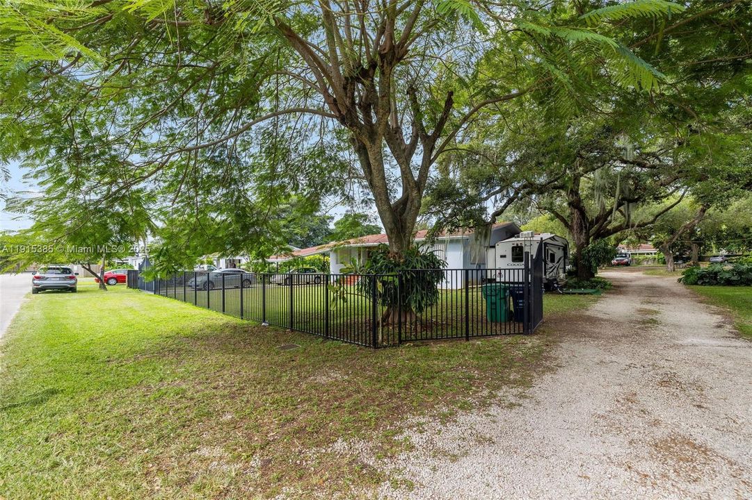 For Sale: $1,200,000 (0 beds, 0 baths, 4886 Square Feet)