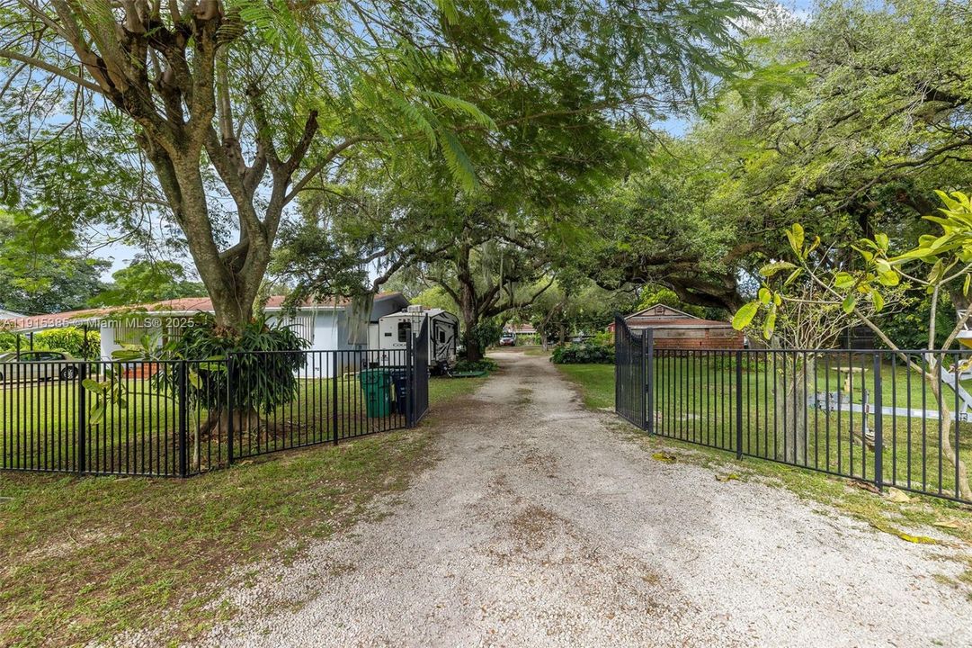 For Sale: $1,200,000 (0 beds, 0 baths, 4886 Square Feet)