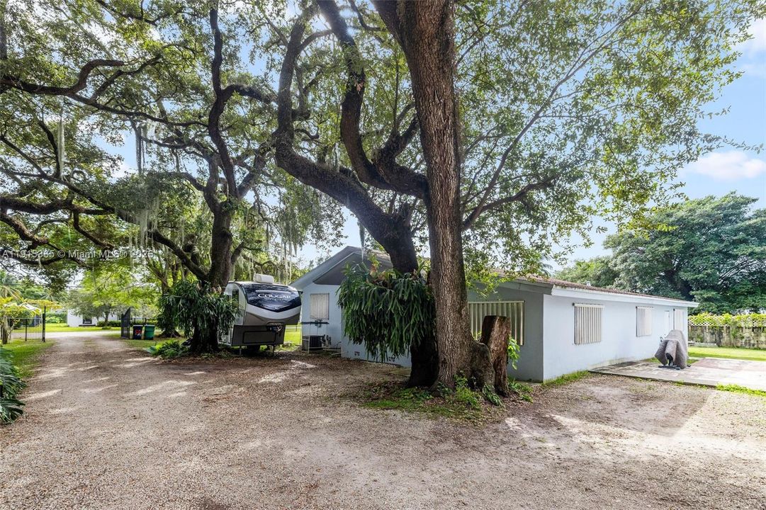 For Sale: $1,200,000 (0 beds, 0 baths, 4886 Square Feet)