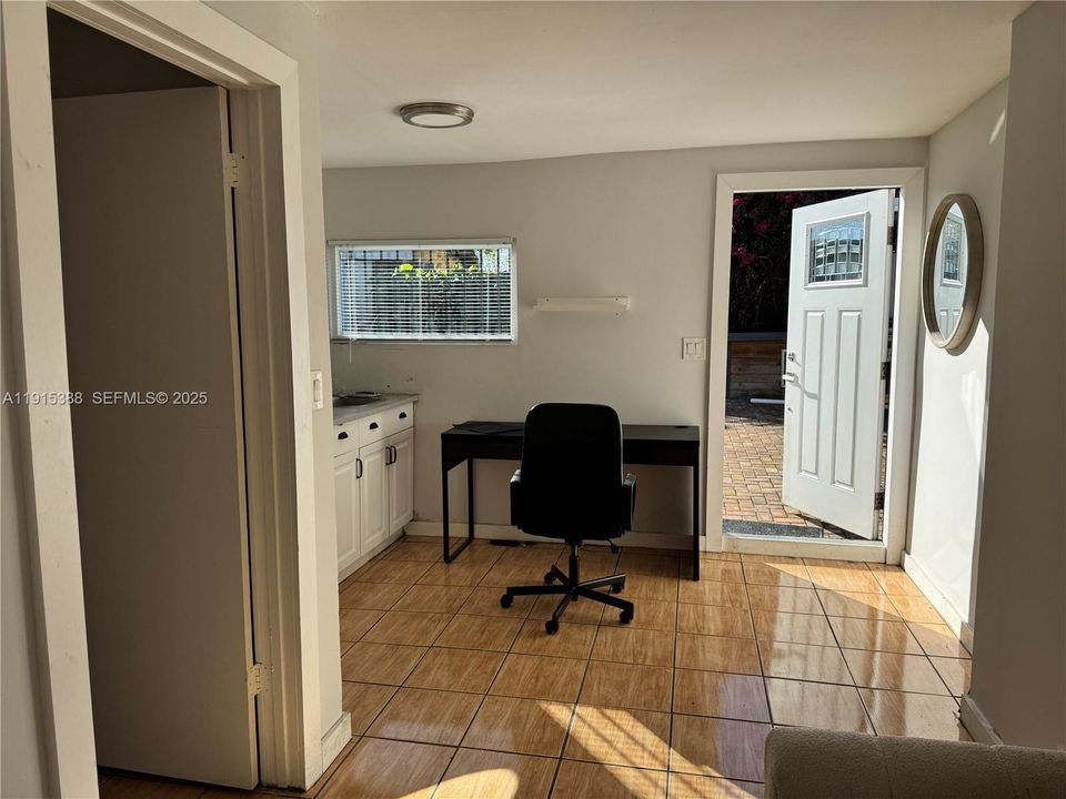 В аренду: $1,450 (1 спален, 1 ванн, 886 Квадратных фут)