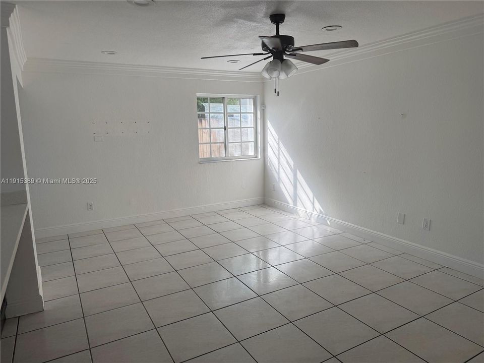 出租: $4,500 (5 贝兹, 4 浴室, 2459 平方英尺)