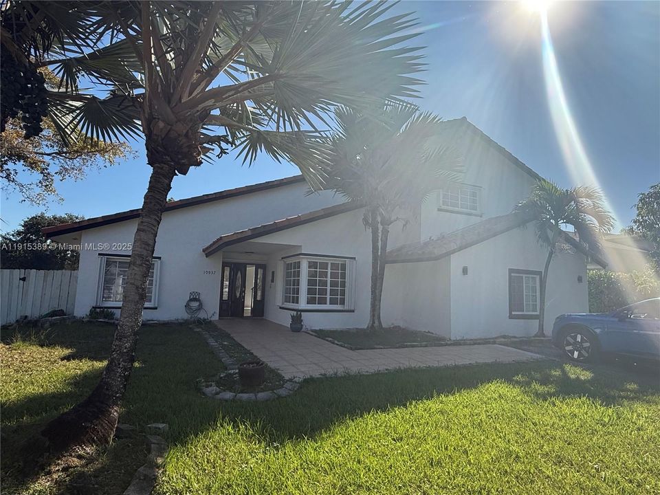 出租: $4,500 (5 贝兹, 4 浴室, 2459 平方英尺)