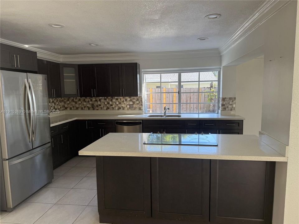 出租: $4,500 (5 贝兹, 4 浴室, 2459 平方英尺)