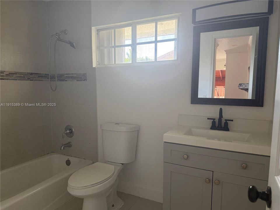 出租: $4,500 (5 贝兹, 4 浴室, 2459 平方英尺)