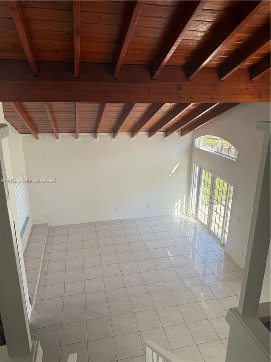 出租: $4,500 (5 贝兹, 4 浴室, 2459 平方英尺)