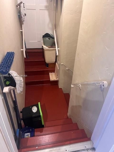 For Sale: $260,000 (1 beds, 1 baths, 570 Square Feet)