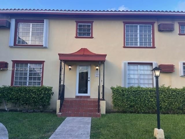 For Sale: $260,000 (1 beds, 1 baths, 570 Square Feet)