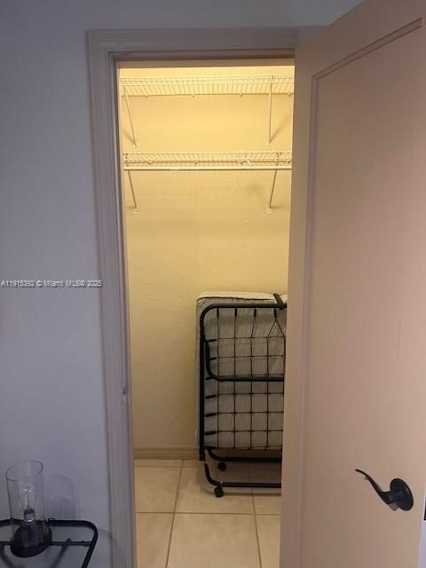 For Sale: $260,000 (1 beds, 1 baths, 570 Square Feet)