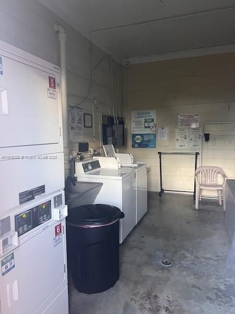 For Sale: $260,000 (1 beds, 1 baths, 570 Square Feet)