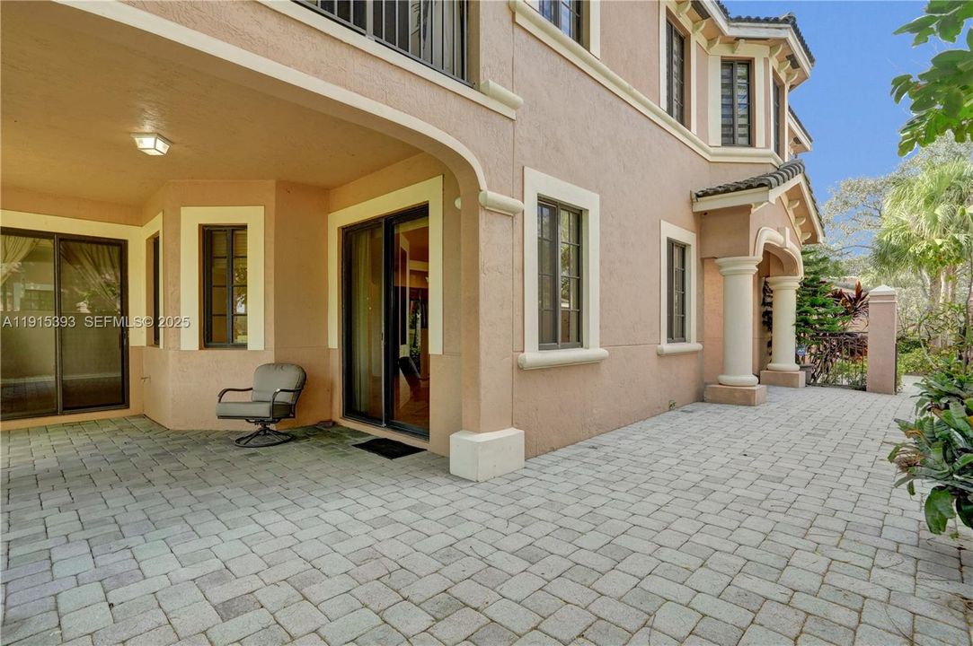 For Sale: $649,111 (3 beds, 2 baths, 1560 Square Feet)