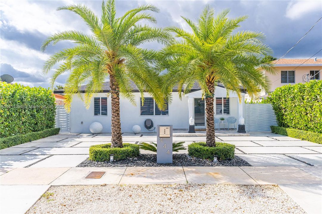 For Sale: $950,000 (3 beds, 2 baths, 1857 Square Feet)