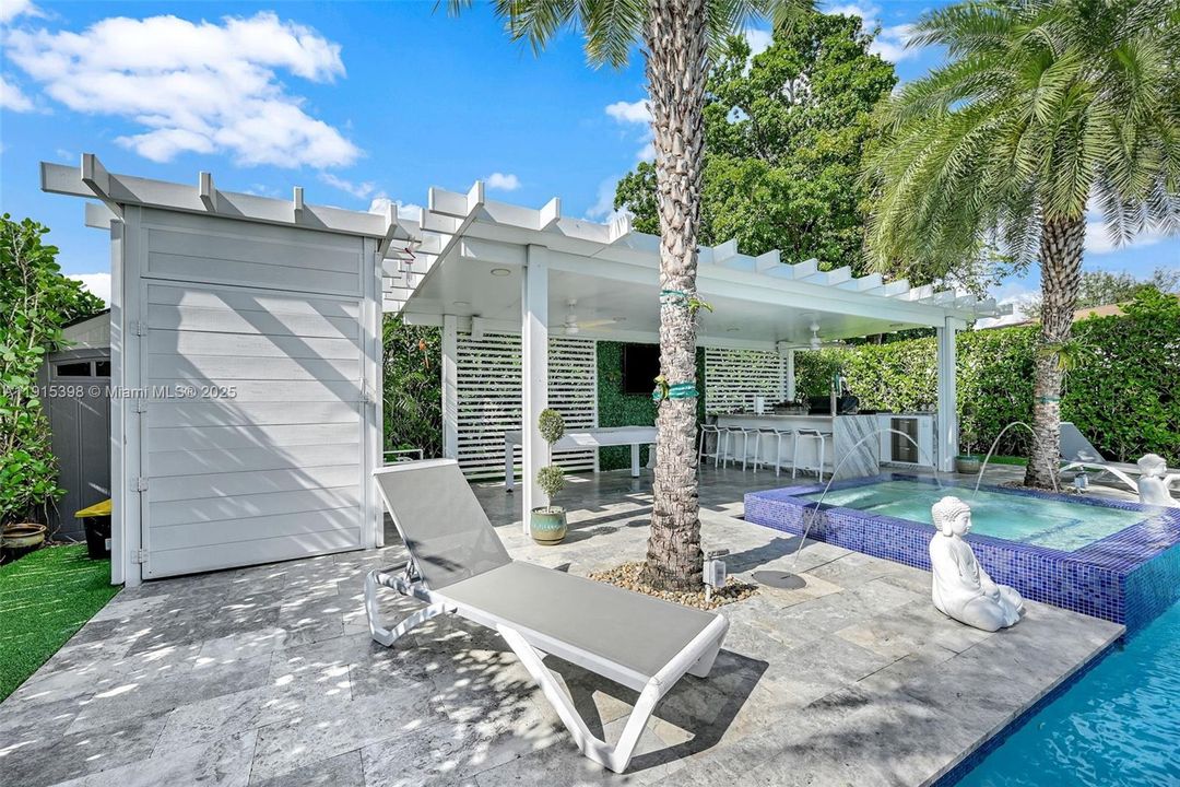 For Sale: $950,000 (3 beds, 2 baths, 1857 Square Feet)