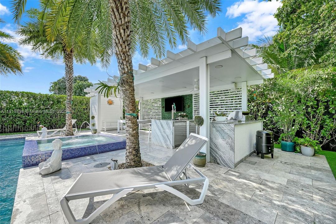 For Sale: $950,000 (3 beds, 2 baths, 1857 Square Feet)