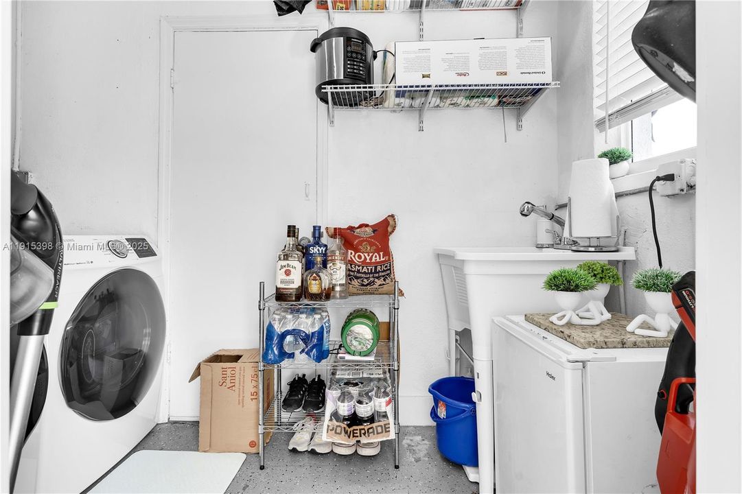 For Sale: $950,000 (3 beds, 2 baths, 1857 Square Feet)