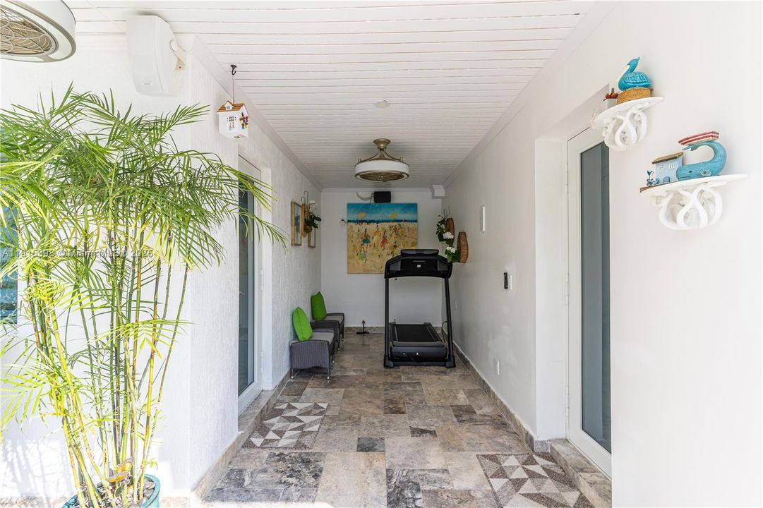 For Sale: $950,000 (3 beds, 2 baths, 1857 Square Feet)