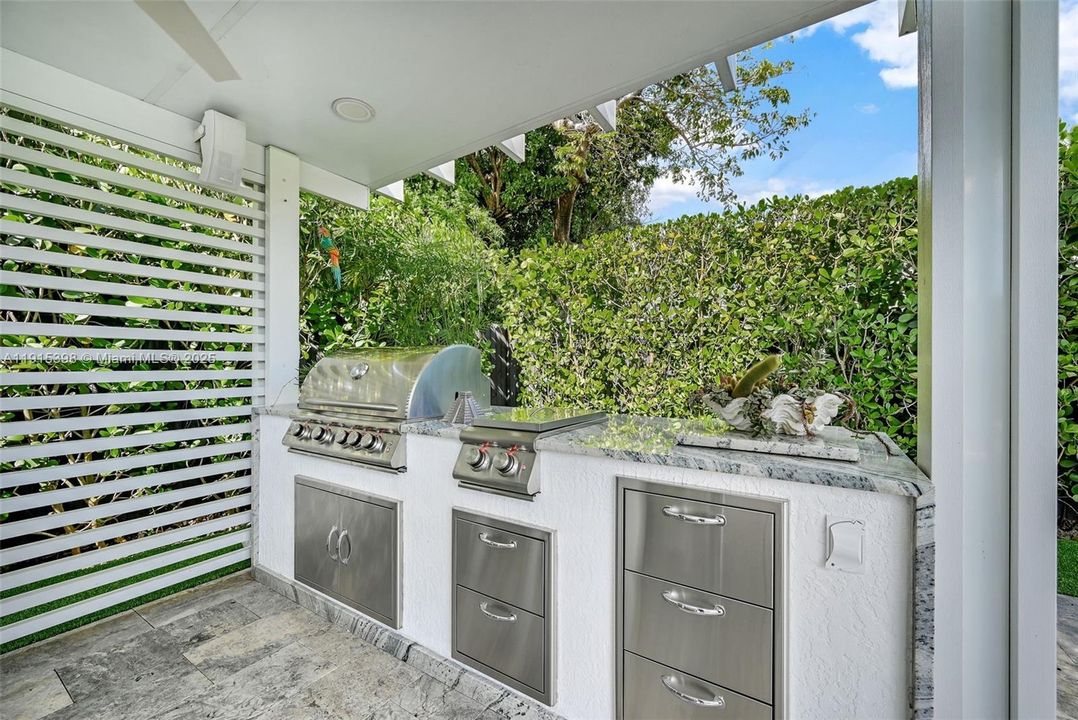 For Sale: $950,000 (3 beds, 2 baths, 1857 Square Feet)