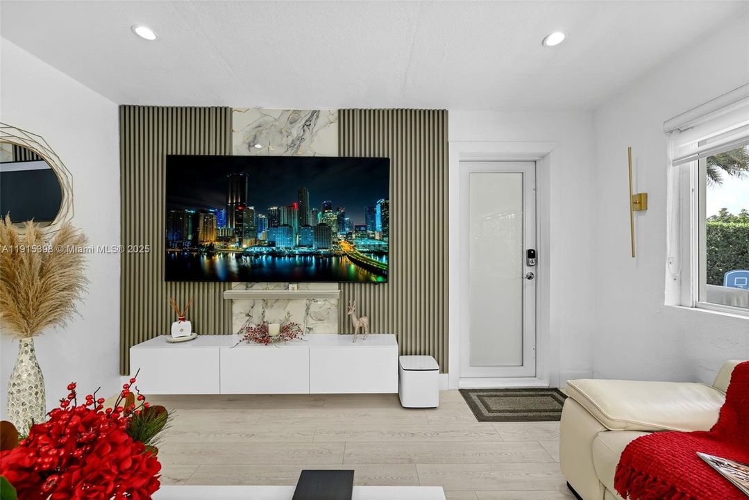 For Sale: $950,000 (3 beds, 2 baths, 1857 Square Feet)